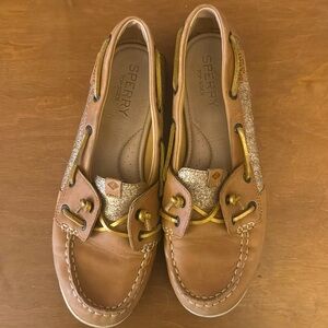 A pair of Sperry’s with gold glitter ..what could be better.